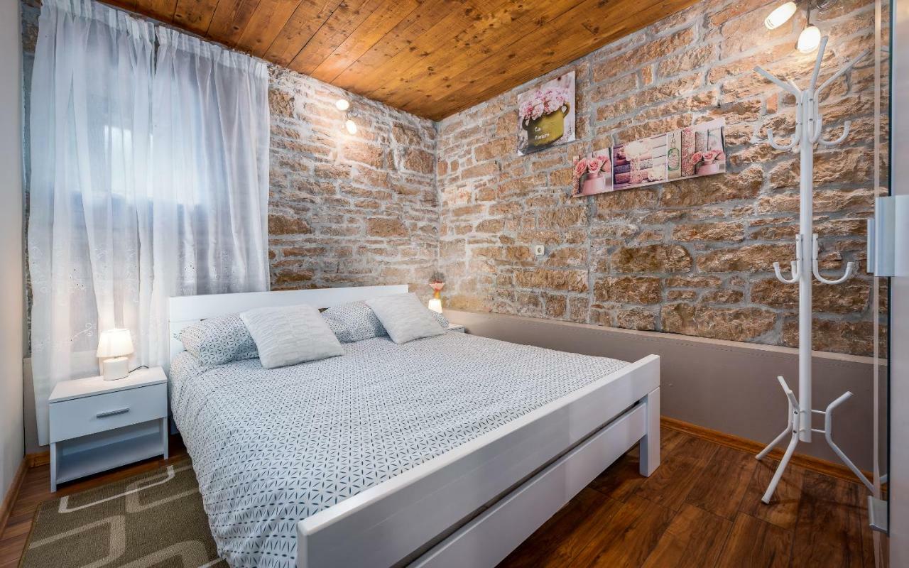 Apartman Sara Tinjan Экстерьер фото