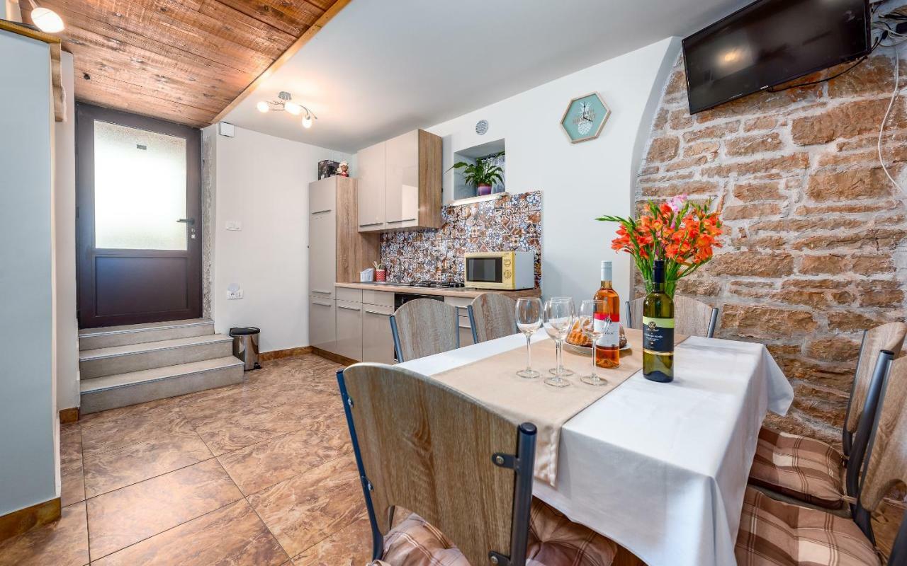 Apartman Sara Tinjan Экстерьер фото