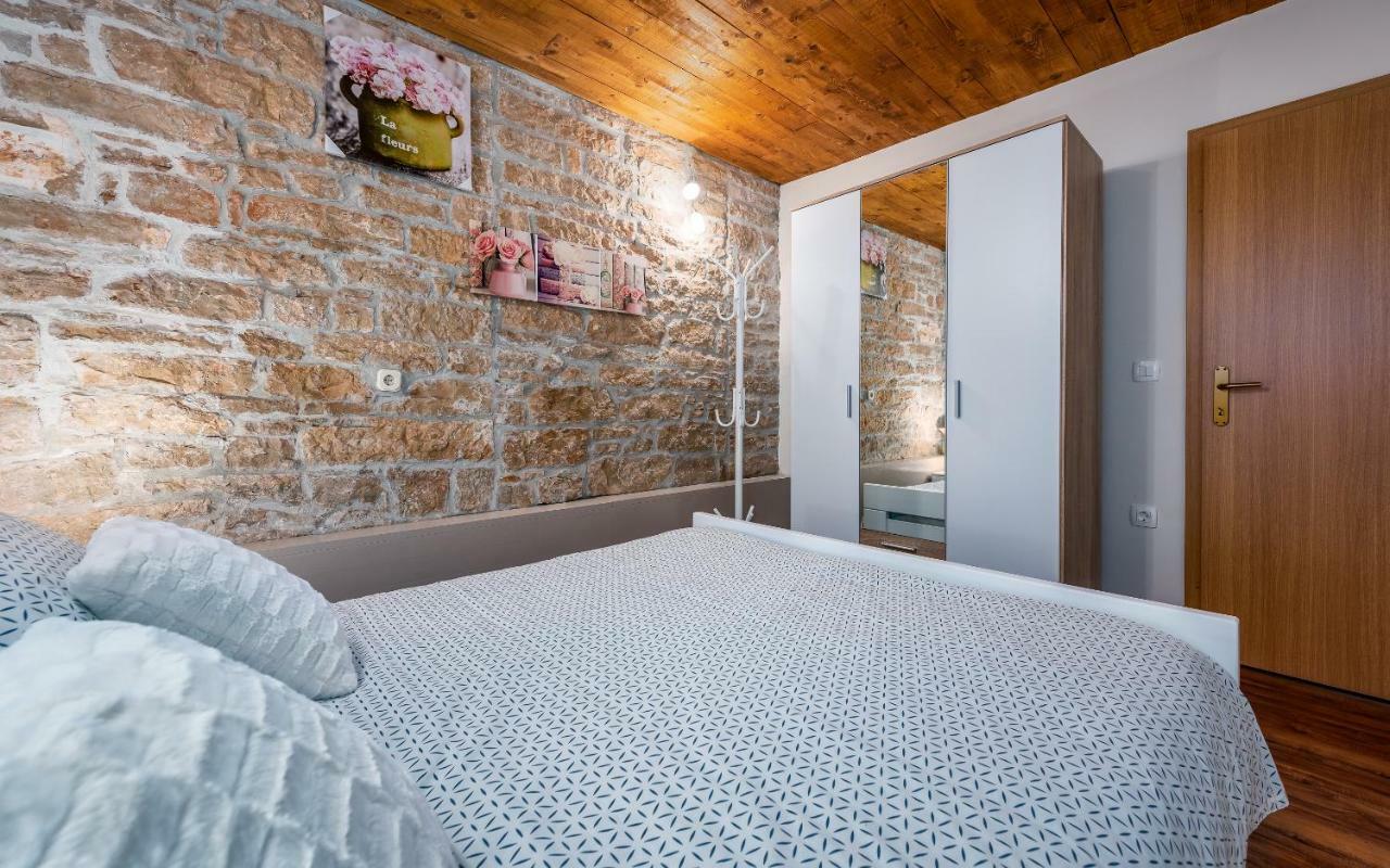 Apartman Sara Tinjan Экстерьер фото