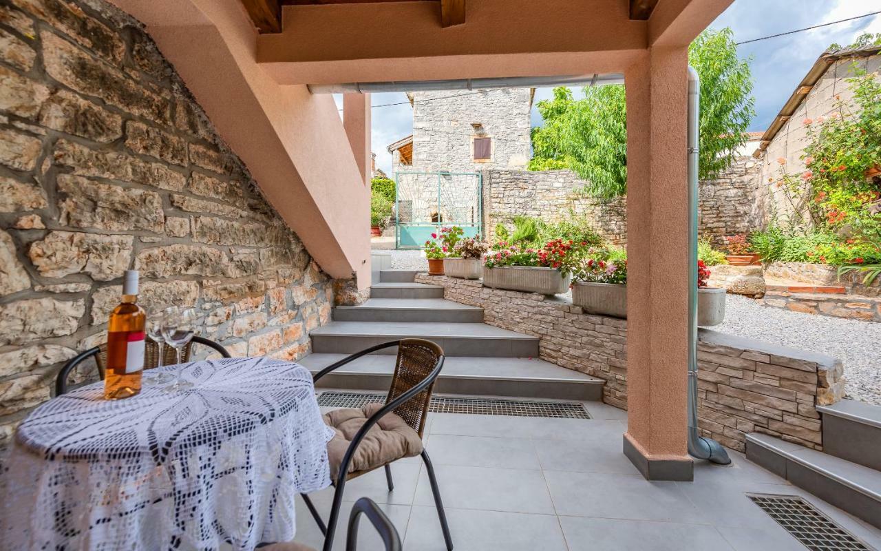 Apartman Sara Tinjan Экстерьер фото