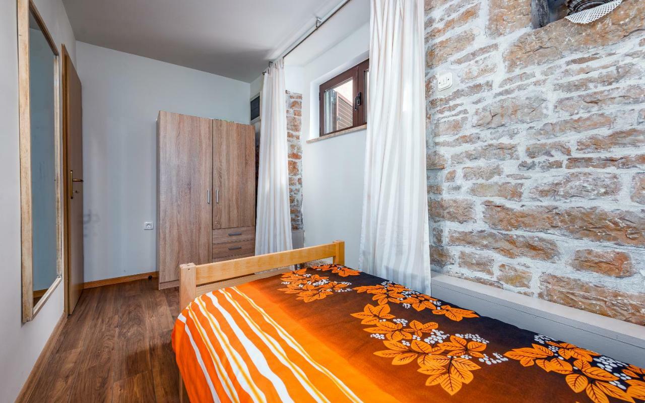 Apartman Sara Tinjan Экстерьер фото