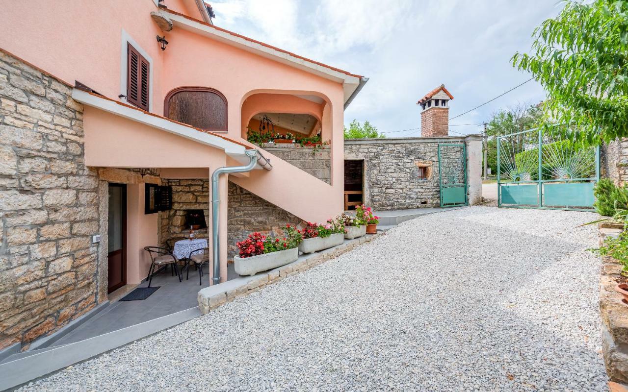 Apartman Sara Tinjan Экстерьер фото
