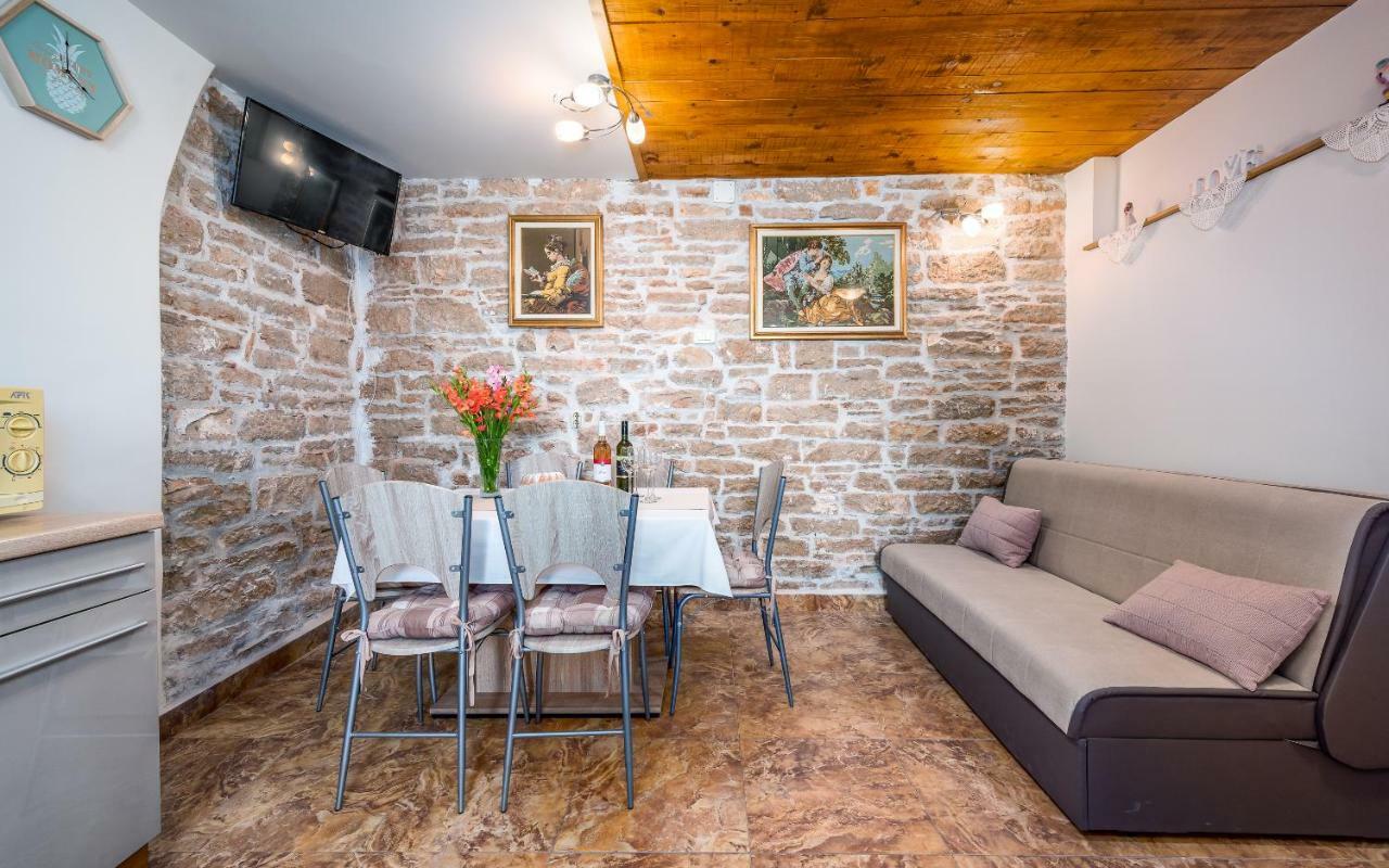 Apartman Sara Tinjan Экстерьер фото